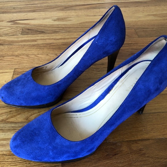 Cole Haan Blue Suede 3 inch pumps - Picture 4 of 4
